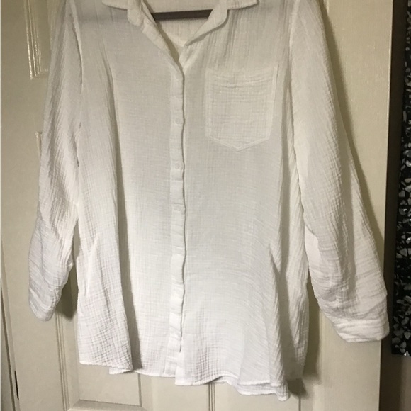 Side Stitch button down oversized white shirt, size M. Roll up sleeves. Like New - Picture 7 of 7